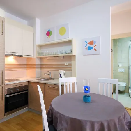 Aquamarine - Two Bedrooms - Near The Old Town Apartment